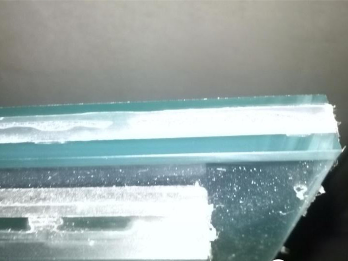 夾膠玻璃規(guī)格有哪些？下面介紹夾膠玻璃的清潔與保養(yǎng)(圖1)