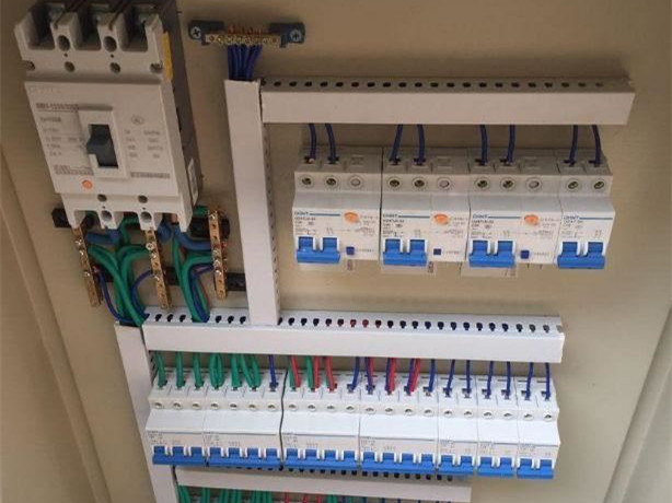 配電柜安裝規(guī)范是什么？配電柜清潔與保養(yǎng)一起了解(圖2)